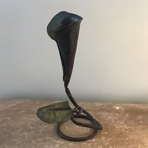 Elegant Metal Calla Lily Sculpture